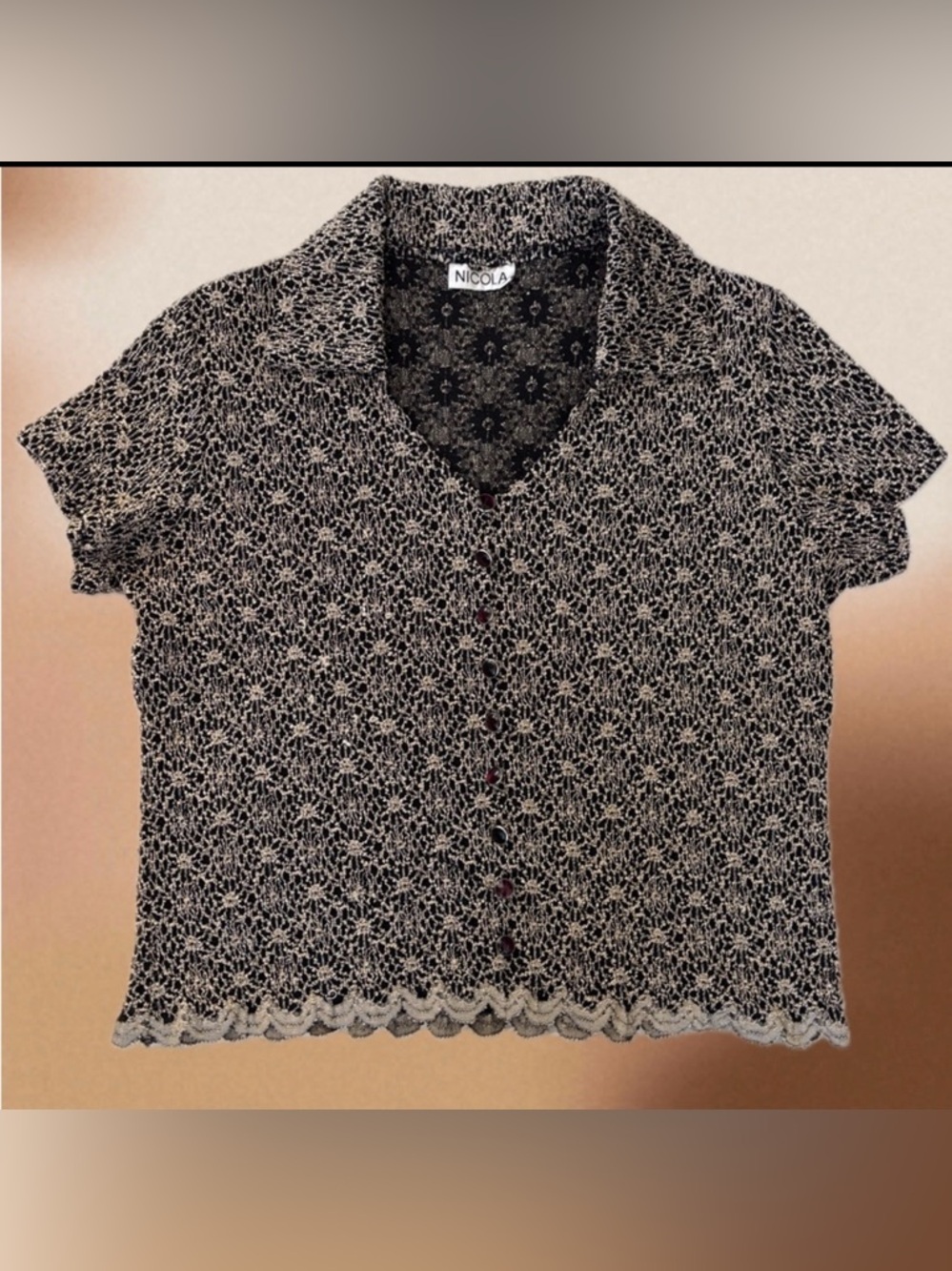 Nicola Women’s Flowered Button 
dress shirt 
Like new
Size Medium